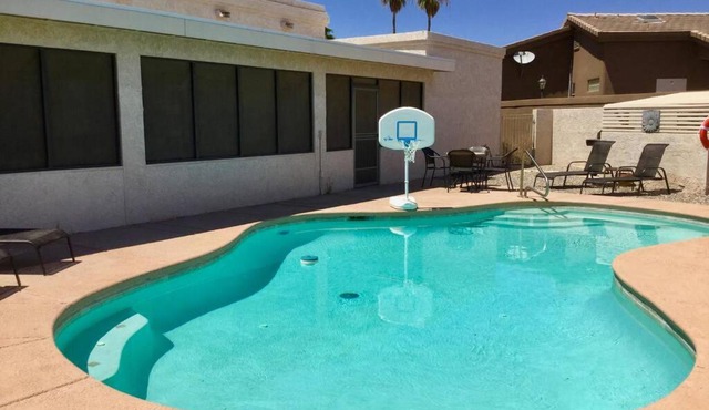 HEATED POOL. SPACIOUS WHOLE HOUSE. QUIET NEIGHBORHOOD. CLOSE TO LAKE & GOLF. AMPLE PARKING.