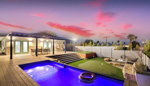 Heated Pool-Spa, Mini Golf, Fire Pit, Game Room, Stunning Views, and More!