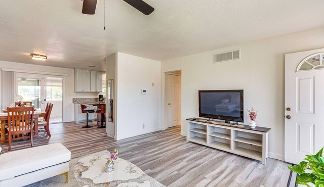 Hemet Retreat w/Peak Views + 2 Saunas