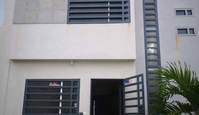 Hermosa Casa con Club de Playa Exclusivo 1