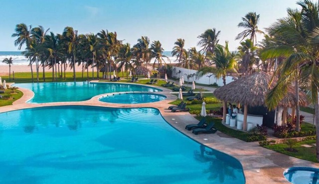 Hermosa Villa con Club de Playa