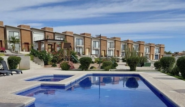 Hermosa Villa con Vista al Campo de Golf
