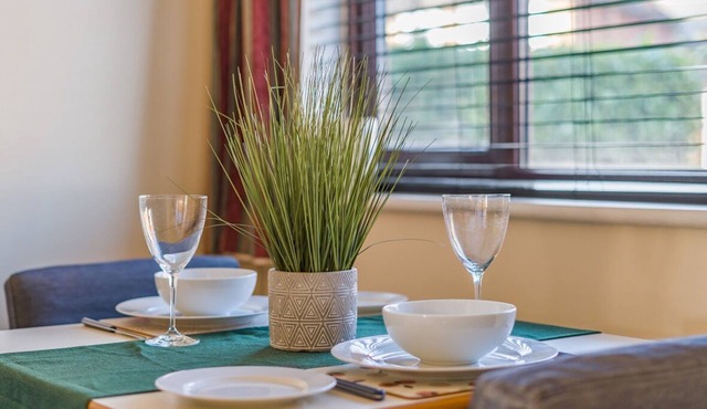 Hersham Apartment – Ideal for Work & Relaxation - Pass the Keys in Hersham
