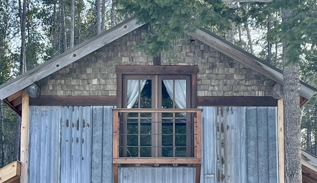 Hiker's Rest: A Relaxing Retreat 5 miles from Glacier National Park