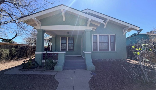 Historic updated 2-bedroom bungalow in a walkable neighborhood