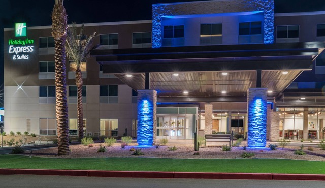 Holiday Inn Express & Suites Lake Havasu - London Bridge by IHG