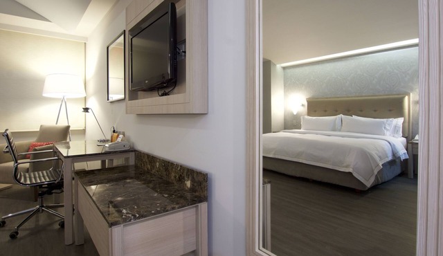 Holiday Inn Express Mexico - Toreo by IHG