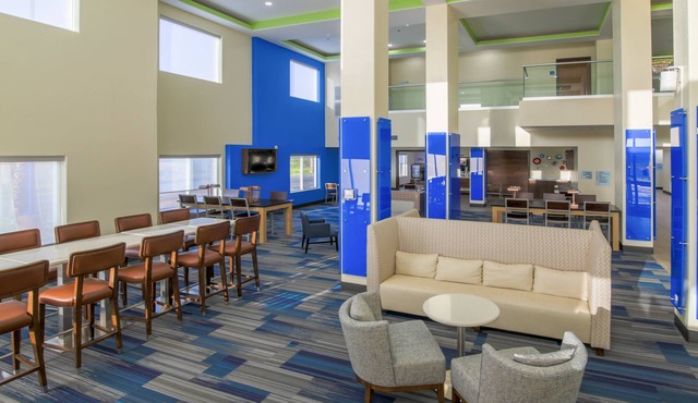 Holiday Inn Express & Suites Raymondville by IHG