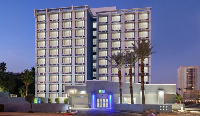 Holiday Inn Express & Suites Phoenix - Midtown, an IHG Hotel