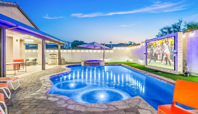 Hollywood Hideaway with 158" Poolside TV and 2 Arcades