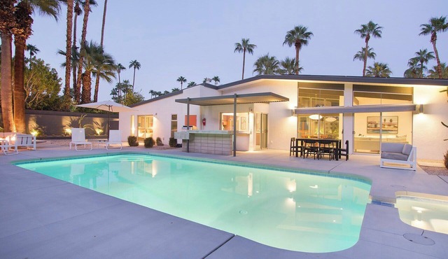 Hollywood History Views Saltwater Pool & Spa