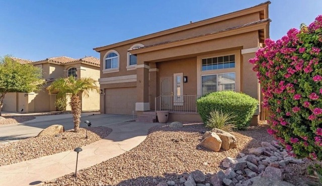 Home Base - 3 bed 2.5 bath with Pool & Outdoor Entertaining Space in Surprise!