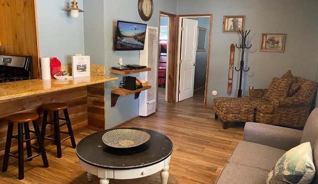 Honey Bear - Close to lake and village