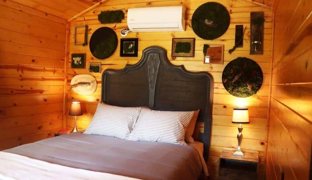 Honeysuckle’s Haven-Cabin on Hidden Paradise Farms in Clarkrange