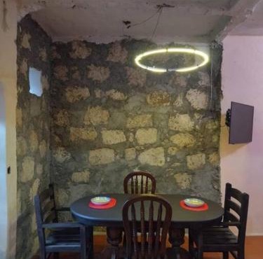 hospedaje cuarto principal con dos camas matrimoniales