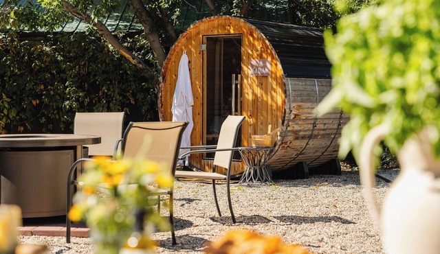 Hot Tub, Fire Pit, and Barrel Sauna, and one left turn to world's best skiing!