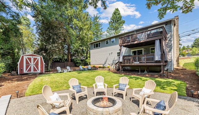 Hot Tub|Pool Table|Fire Pit| SpringWater Retreat in Gresham