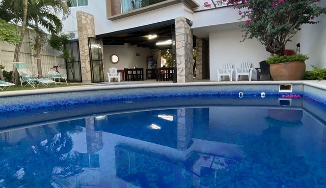 Hotel Garden Suites Tonlá