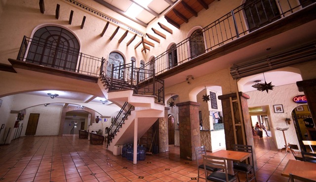 Hotel Hacienda del Sol
