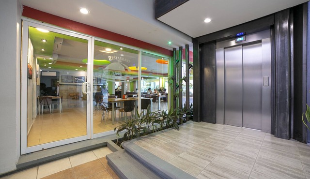 Hotel Rs Suites