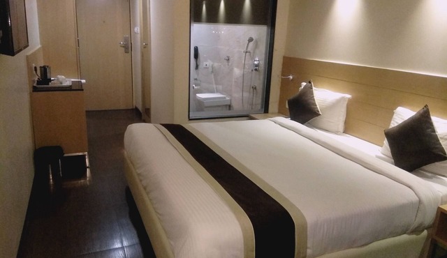 Hotel The Blossom in Vapi