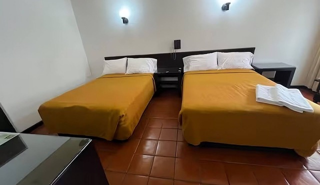 Hotel Villa Capri, 2 camas dobles 4 Huéspedes