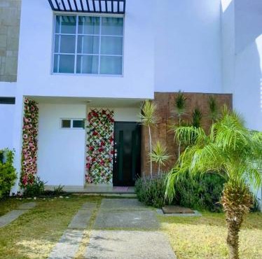 House for 6, 3 bedrooms, 2 pools, near International Port, Mulza