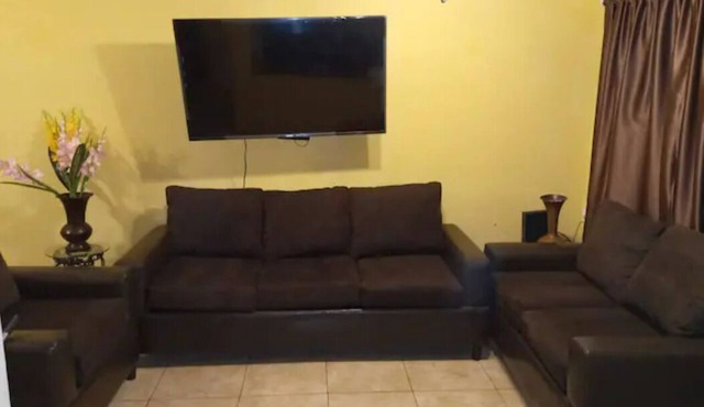 House in Private and with garage for 2 cars