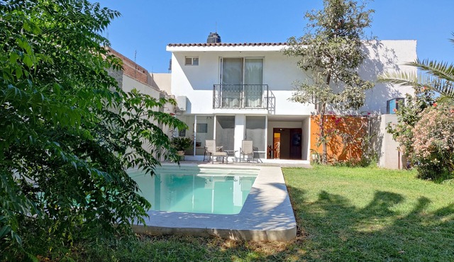 house with private pool and big yard in the heart of Tlaquepaque.
