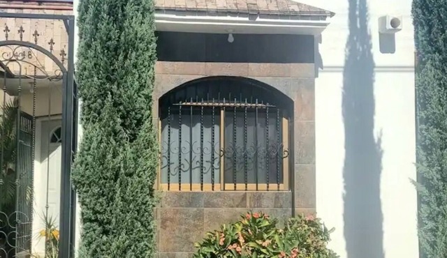 House with magnificent location in col. Scally, close to everything!