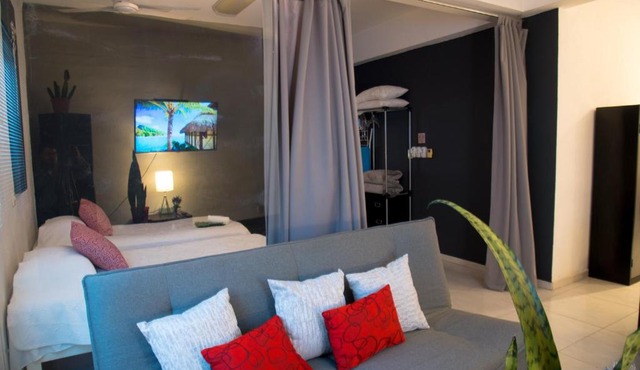 Htl & Suites Camino Real, ubicación, parking, facturamos