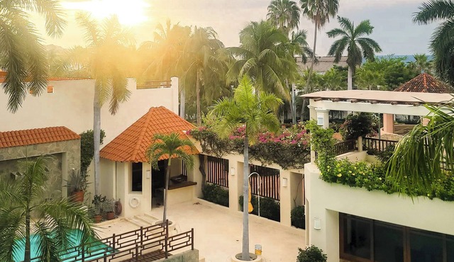 Huatulco beauty in Chahue Bay. Large family condo with ocean and mountain views