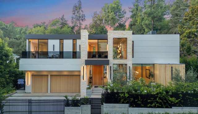 Hutton Villa - Luxury Modern Retreat in Iconic Beverly Hills Oasis