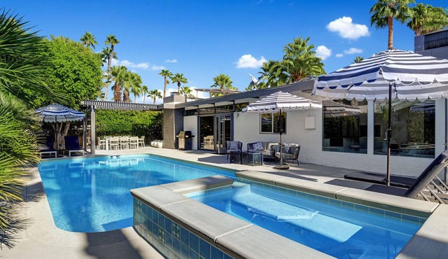 Iconic Twin Palms - Classic Upscale Midcentury!