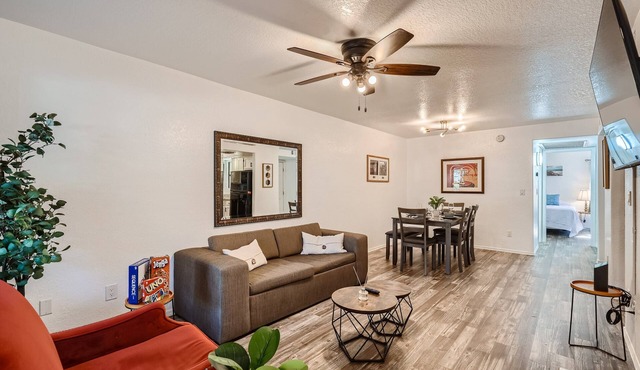 Ideal FULL 2BR Apt H/h Pool, Gym & Mountain Views!
