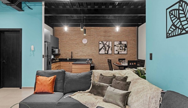 Industrial Loft | King Bed & 2 Office Spaces