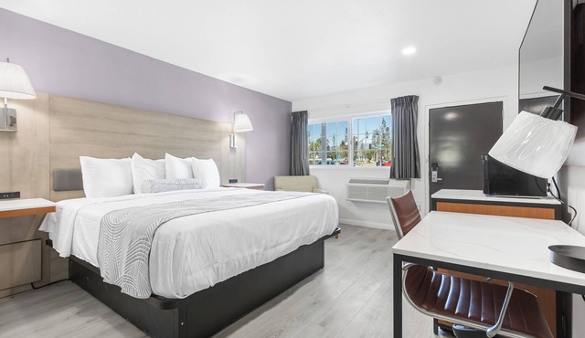 Inland Inn & Suites