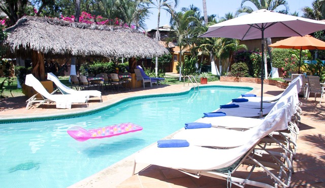 Intimate luxury rooftop apt w/oceanview terrace, ionization system pool, yoga