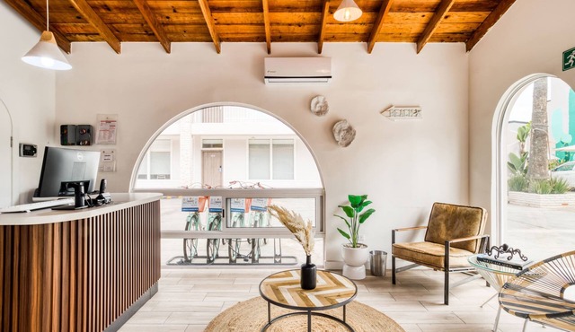 Intimate Studio Near the Beach: Pool+Jacuzzi+Bikes