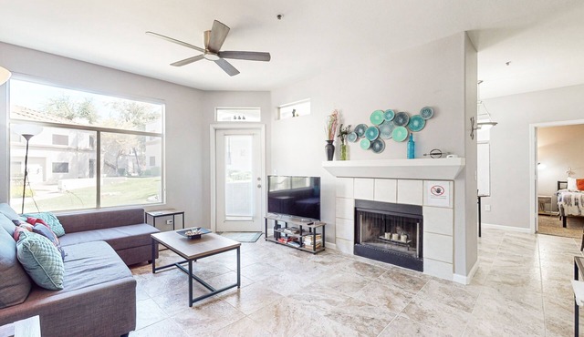 Inviting Condo w/a Shared, Heated Pool, Hot Tub, Fitness Room & Sauna