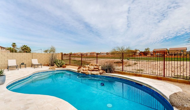 Inviting, dog-friendly home with pool, enclosed yard, firepit & fast WiFi