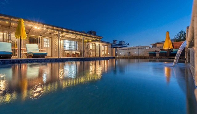 Jack Rabbit SlimsnLuxury DesignnPool /Waterfall, Mini Golf, Ping Pong, Fire Pit