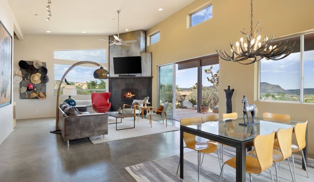 Jackalope Junction - Hot Tub, Fire Pit, BBQ and Desert Views
