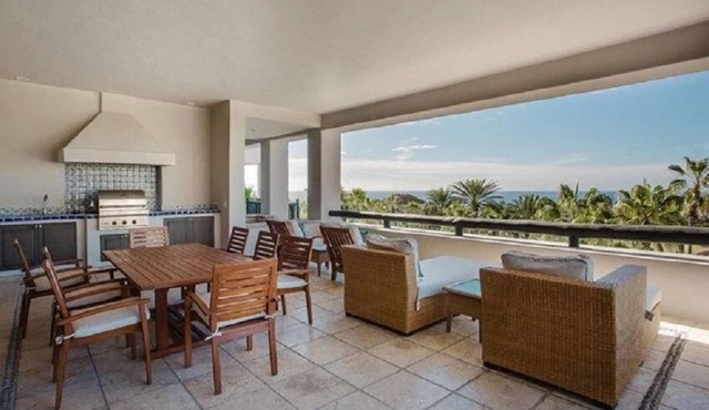 Jacuzzi Villa w/Free WiFi, Ocean Views, Spa Services & Tennis Courts