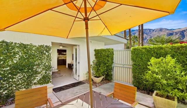 K1074 -Gorgeous Uptown Palm Springs Condo with Mountain Views!