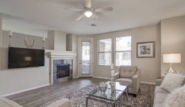 Kierland Commons Fine Dining, Shopping, Hiking, Heated Pool, Spa & Fitness Room, Garage + FREE GOLF!
