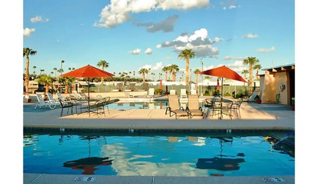 King Bed Comfortable Park Model - pools & hot tubs