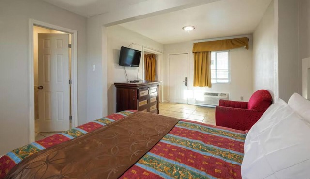 King Bed Room Near Old Town Scottsdale - Perfect for Exploring the City