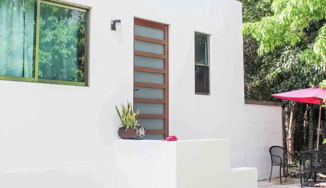 King Bungalow Guest House in Small Gated Community