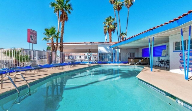 King & Queen Suite Retreat w/Free Parking & Pool | Near Yuma Downtown Dining